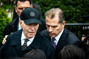 Lưỡng đảng Mỹ phản ứng thế nào khi ông Biden ân xá cho con trai?