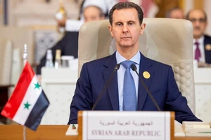 Nội chiến Syria: Có tin máy bay chở ông Al-Assad bị bắn rơi