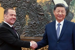 Ông Medvedev gặp ông Tập, chuyển 'thông điệp cá nhân' từ ông Putin