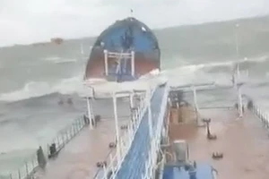 VIDEO: Tàu dầu Nga chìm ở Biển Đen