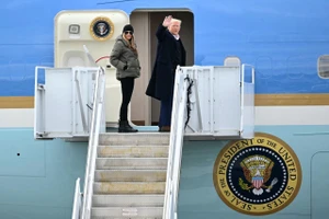 Ông Trump thăm các khu vực thiên tai ở North Carolina và California