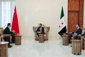 Tổng thống lâm thời Syria lần đầu tiếp đại sứ Trung Quốc