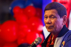 Cựu Tổng thống Philippines Duterte bị đưa lên máy bay đến The Hague