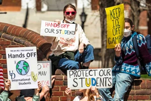 Mỹ đảo ngược việc thu hồi visa của hàng nghìn sinh viên quốc tế