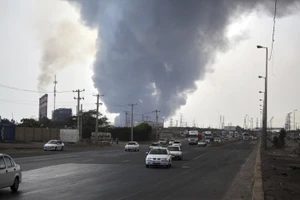 Nổ lớn tại cảng Iran, hơn 400 người bị thương