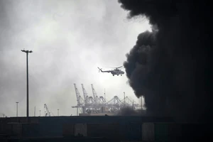 Nổ lớn tại cảng Iran: 14 người chết, 750 người bị thương