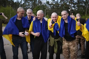 Chiến sự Nga - Ukraine 24-5: Hai bên bắt đầu trao đổi tù binh quy mô lớn nhưng tố nhau muốn phá vỡ hòa đàm