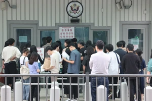 Mỹ dừng phỏng vấn visa du học: Tác động ra sao?