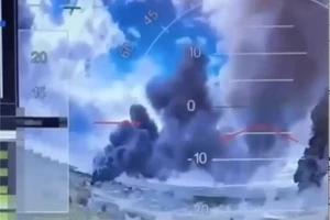 VIDEO: UAV Ukraine tấn công loạt sân bay quân sự Nga, hơn 40 oanh tạc cơ bốc cháy