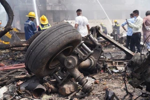 VIDEO: Hành khách duy nhất sống sót trong vụ rơi máy bay ở Ấn Độ