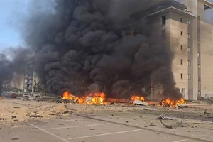 Iran nã tên lửa đầu nổ nặng 300 kg vào Israel; Tel Aviv phá hàng chục bệ phóng tên lửa Tehran 