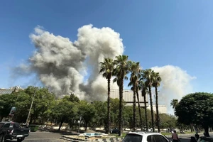 Israel không kích trụ sở bộ quốc phòng, dinh tổng thống Syria 