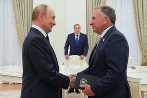 VIDEO: Đặc phái viên của ông Trump đến Nga, bắt đầu hội đàm với ông Putin