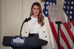 Ông Trump trao ‘bức thư hòa bình’ của Đệ nhất phu nhân Melania đến ông Putin