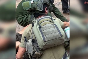 Binh sĩ Thái bị mất chân do giẫm phải mìn tại biên giới Thái Lan - Campuchia