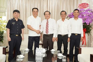 Nhiều đơn vị thăm, chúc mừng Báo Pháp Luật TP.HCM kỷ niệm 35 năm thành lập 