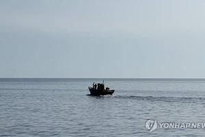Hàn Quốc nổ súng cảnh cáo tàu buôn Triều Tiên vượt biên giới biển