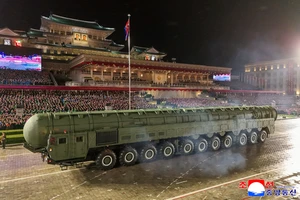 Chùm ảnh: Dàn khí tài khủng tại lễ duyệt binh của Triều Tiên, có tên lửa ICBM Hwasong-20