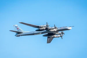 Nhật điều chiến đấu cơ theo dõi máy bay quân sự Nga 