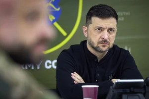 Ông Zelensky thăm tiền tuyến Zaporizhzhia sau loạt tổn thất liên tiếp