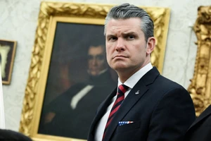 Quốc hội Mỹ tính giữ phí công tác ông Hegseth, buộc Lầu Năm Góc công khai video tấn công tàu buôn ma túy