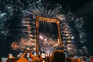 Ảnh - Video: Nga, Anh, Đức, Dubai … rực rỡ pháo hoa chào năm mới 2026