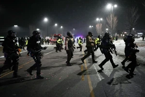 Nguy cơ chính phủ Mỹ đóng cửa vì biểu tình Minnesota 