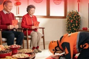 Công ty Trung Quốc gây sốt khi tung dịch vụ chúc Tết, nhận lì xì hộ