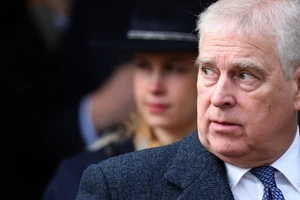Cựu Hoàng tử Anh Andrew được thả sau khi bị thẩm vấn liên quan tỉ phú ấu dâm Epstein