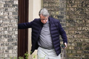 Cựu Đại sứ Anh tại Mỹ bị bắt vì liên quan tỉ phú ấu dâm