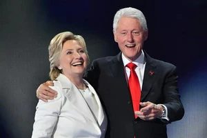 Những gì được biết về cuộc điều trần của vợ chồng cựu Tổng thống Clinton liên quan tỉ phú ấu dâm Epstein