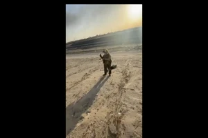 VIDEO: Nữ phi công F-15 Mỹ được người dân Kuwait hỗ trợ sau khi máy bay bị bắn nhầm