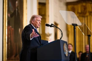 Ông Trump chỉ đạo Hải quân Mỹ hộ tống tàu dầu qua Eo biển Hormuz 