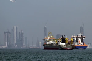 Mỹ trước bài toán mở cửa eo biển Hormuz