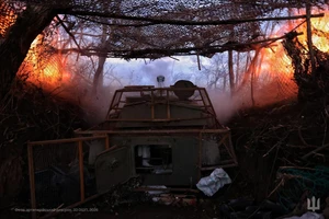 Chiến sự Nga - Ukraine 19-3: Ukraine tuyên bố tấn công hạ tầng quân sự trong lãnh thổ Nga; Điện Kremlin thông tin về đàm phán ba bên Nga-Mỹ-Ukraine