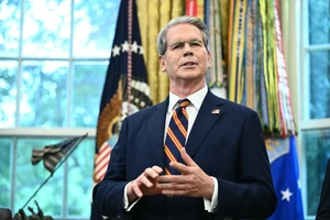 Mỹ cân nhắc dỡ trừng phạt với dầu Iran trên biển