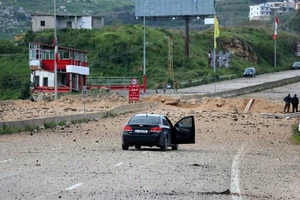 Israel không kích dữ dội thành trì Hezbollah, bắt 2 tay súng 