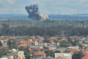 Tên lửa mang đầu đạn chùm của Iran: Bài toán khó cho phòng không Israel