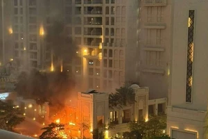 Iran tuyên bố tấn công khách sạn ở Dubai có lính Mỹ đang ở, bắn tên lửa Qadir 380 tầm xa 1.000 km vào 6 tàu đổ bộ Mỹ 