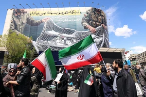 Chiến sự Trung Đông ngày 44: Mỹ nói 2 tàu khu trục vào eo biển Hormuz phá thủy lôi, Iran bác; Israel không kích Lebanon, 90 người thiệt mạng