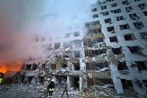 Chiến sự Nga - Ukraine 17-4: Tên lửa và UAV oanh tạc khắp Ukraine, hơn 150 người thương vong; Ông Zelensky khẩn cấp cảnh báo thiếu Patriot; Ukraine không kích nhà máy lọc dầu Nga ở Biển Đen