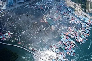 VIDEO: Biển lửa thiêu rụi khoảng 1.000 căn nhà tại một ‘làng nổi’ ở Malaysia