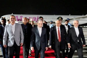 Lịch trình ‘bất thường’ của Ngoại trưởng Iran ở Pakistan; Đức điều tàu rà phá thủy lôi tới Trung Đông