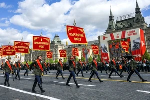 Nga và Ukraine cùng tuyên bố ngừng bắn Ngày Chiến thắng, nhưng thời gian khác nhau