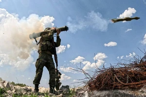 Chiến sự Nga - Ukraine 12-5: Súng nổ, thương vong ngày cuối lệnh ngừng bắn; Bộ trưởng quốc phòng Đức đến Ukraine