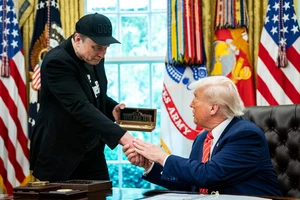 Elon Musk, Tim Cook và những ai nữa sẽ theo ông Trump đến Trung Quốc?
