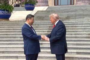 VIDEO: Những khoảnh khắc viral trong ngày đầu chuyến thăm của ông Trump ở Trung Quốc