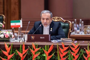 Ngoại trưởng Iran phát biểu tại BRICS, chỉ trích mạnh Mỹ, Israel và UAE; Nhà Trắng nói Mỹ-Trung nhất trí mở lại eo biển Hormuz