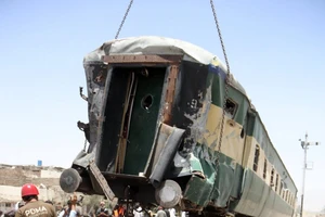 Pakistan: Đánh bom khủng bố gần đường ray, gần 100 người thương vong