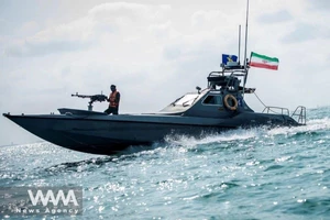 Chiến sự Trung Đông ngày 88: Mỹ tấn công xuồng và địa điểm tên lửa của Iran, Tehran kích hoạt phòng không; Ông Trump nêu khả năng tiêu hủy uranium ngay tại Iran